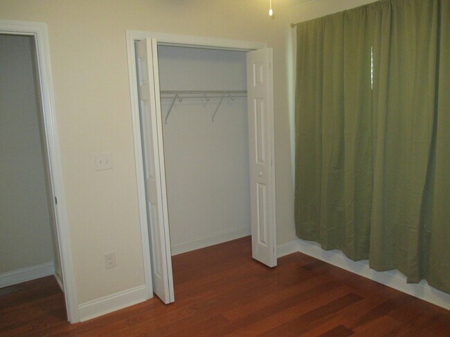 Building Photo - 105 Westwood Ct