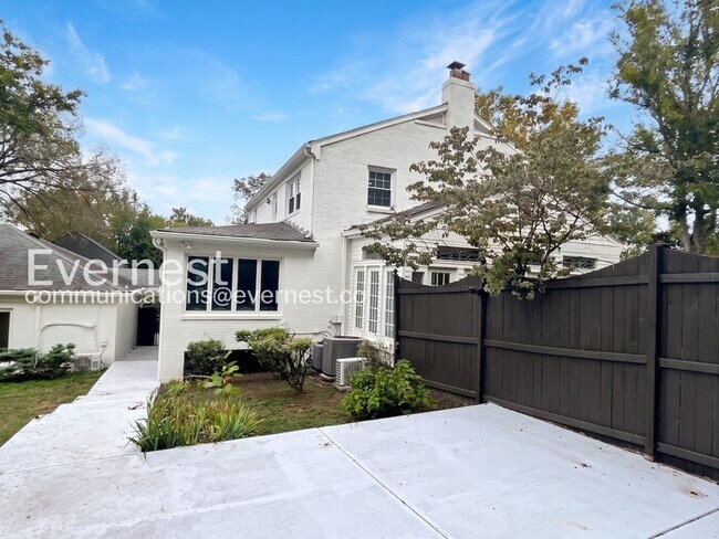 Building Photo - 109 Mayfair Rd