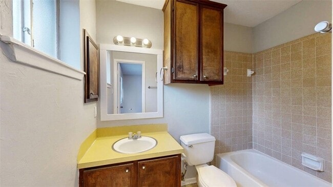 Building Photo - 1107 Braeswood Dr