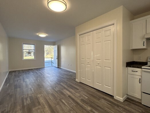 Building Photo - 2301 Lakeland Dr