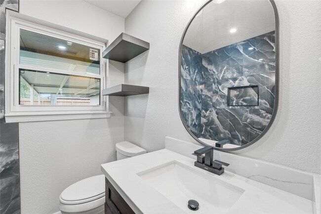 Building Photo - 8931 Blankenship Dr