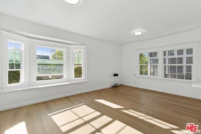 Building Photo - 1125 S Lake St