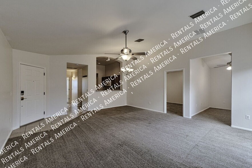 Building Photo - 6615 E Splendid Ln