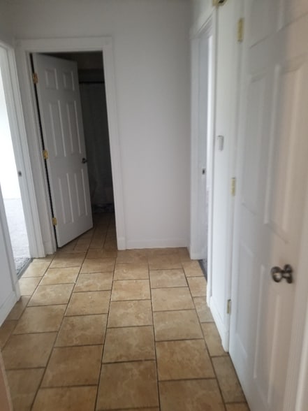 Building Photo - 4545 Park Ave