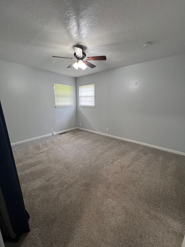 Building Photo - Must see 3 bed, 2 bath home near Downtown ...