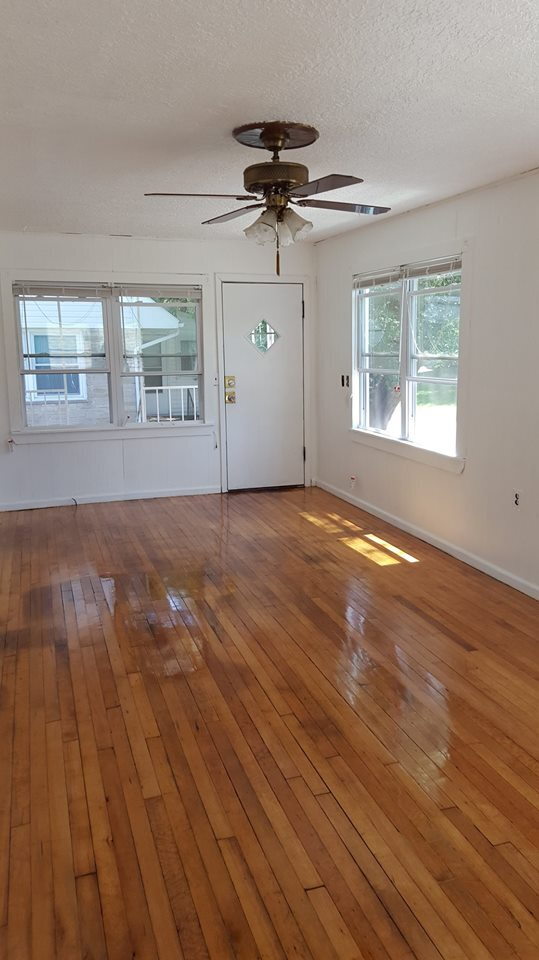 Building Photo - TWO BEDROOM HOME WITH GARAGE