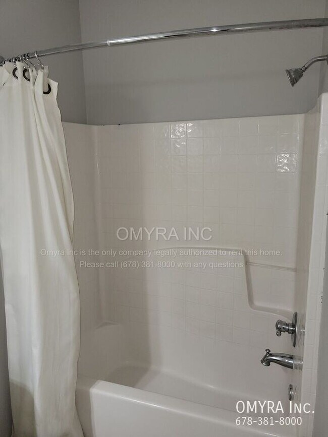 Building Photo - Luxurious 3 Bedroom Townhouse in Atlanta!