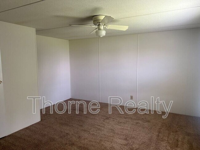Building Photo - 164 Matts Ln