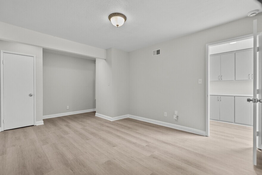 Building Photo - 26851 Oak Branch Cir