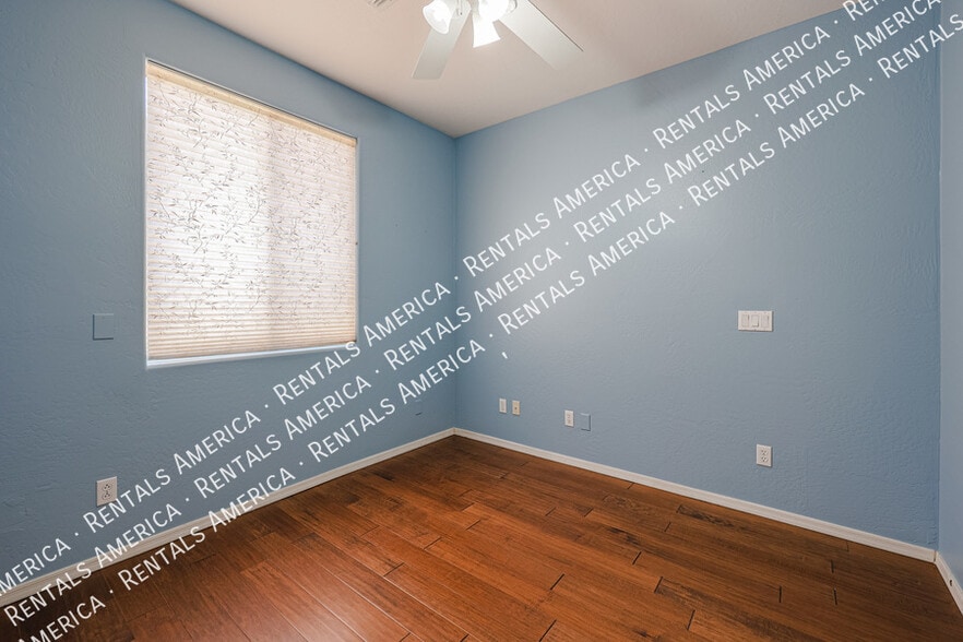 Building Photo - 1705 E Aloe Pl