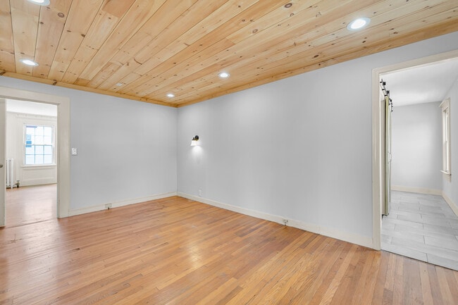 Building Photo - 1070 Enfield St