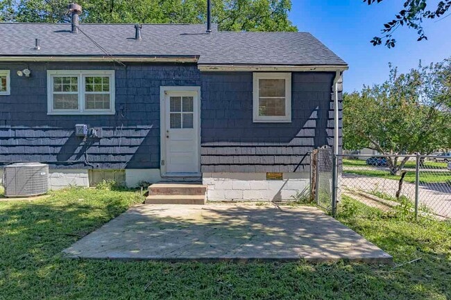 Building Photo - Spacious home for rent!