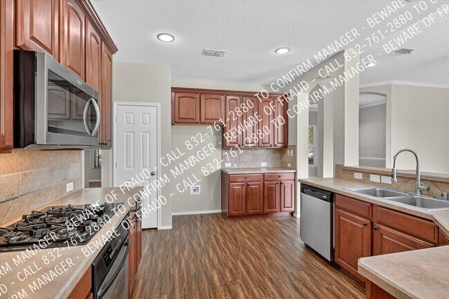 Building Photo - 12330 Red Hawk Dr