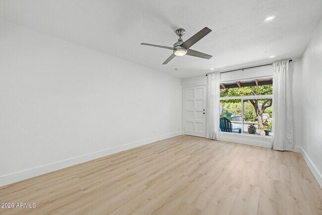 Building Photo - 2727 E Montecito Ave