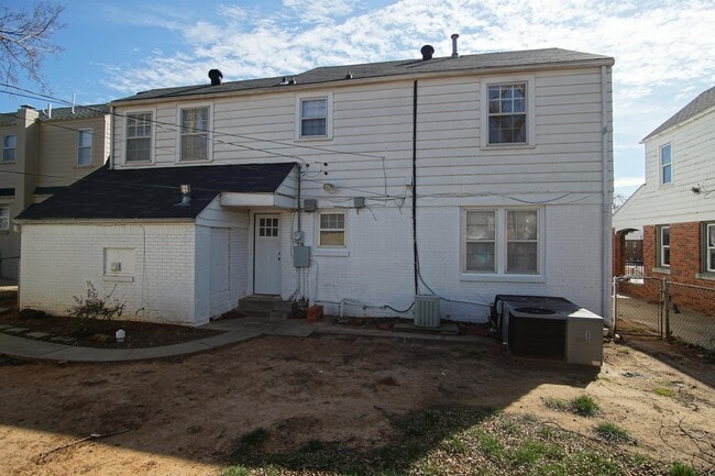 Building Photo - 2321 NW 25th St
