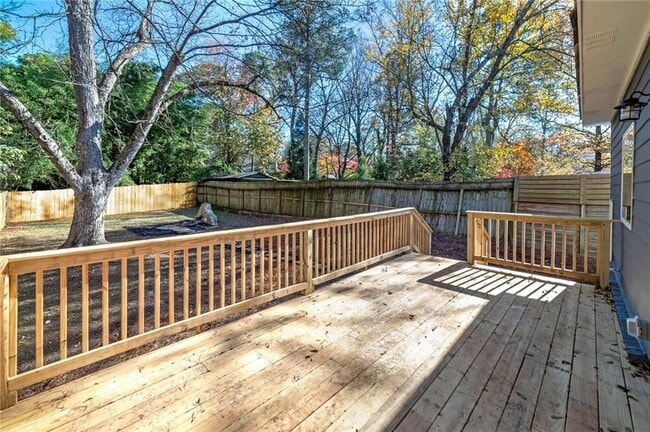 Building Photo - 944 Woodland Ave SE