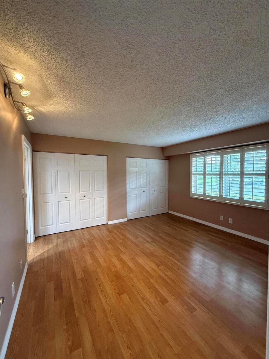 Building Photo - 3001 W Rolling Hills Cir