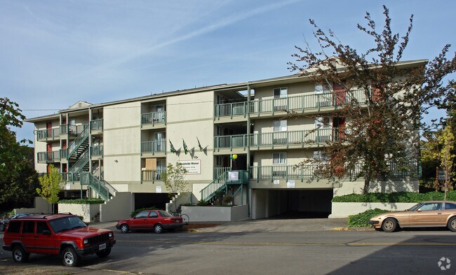 Capri Apartments - Woodside Manor