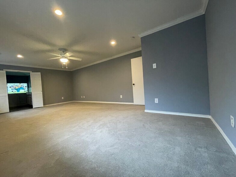 Building Photo - 7814 La Manga Dr