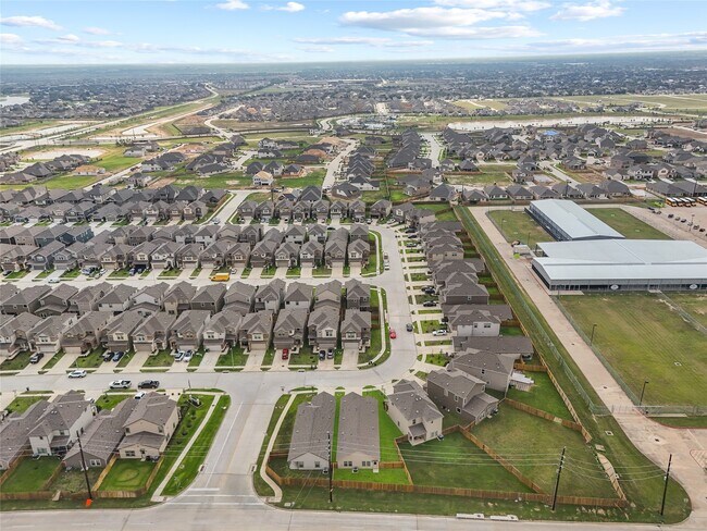Building Photo - 7911 Tuscan Cypress Dr