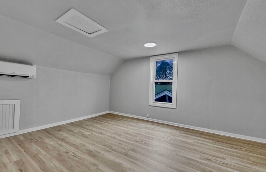 Building Photo - 1801 Saint Denis Ave