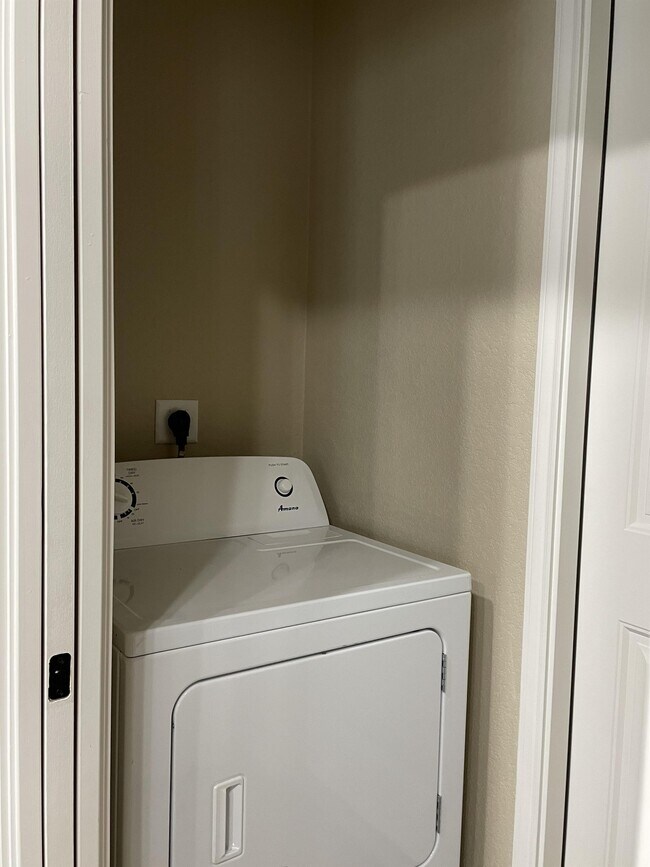 Building Photo - 1713 Risen Star Ln