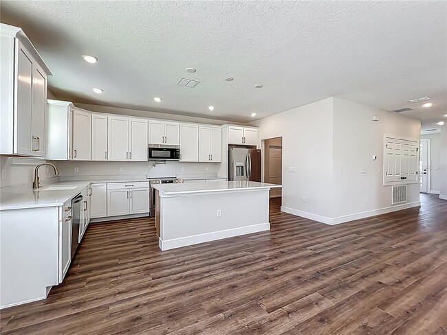Building Photo - 591 W Osceola St