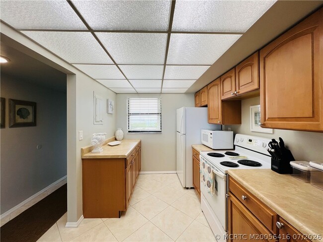 Building Photo - 9400 S Ocean Dr