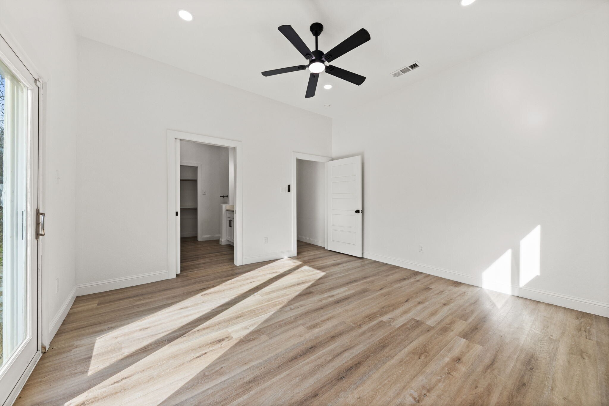 Building Photo - 1279 Bonham St