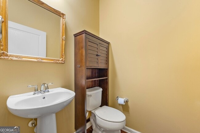 Building Photo - 232 Begonia Ct