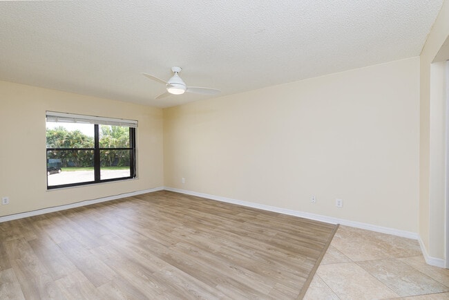 Building Photo - 950 S Kanner Hwy