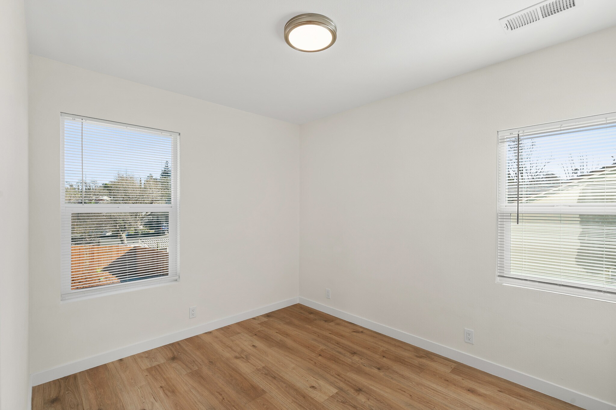 Building Photo - 8 Corte Dorado