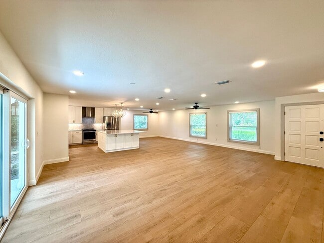 Building Photo - GORGEOUS, COMPLETELY REDONE 3/2 MAITLAND H...