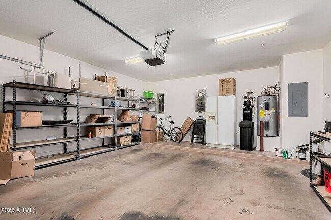 Building Photo - 3935 E Rough Rider Rd