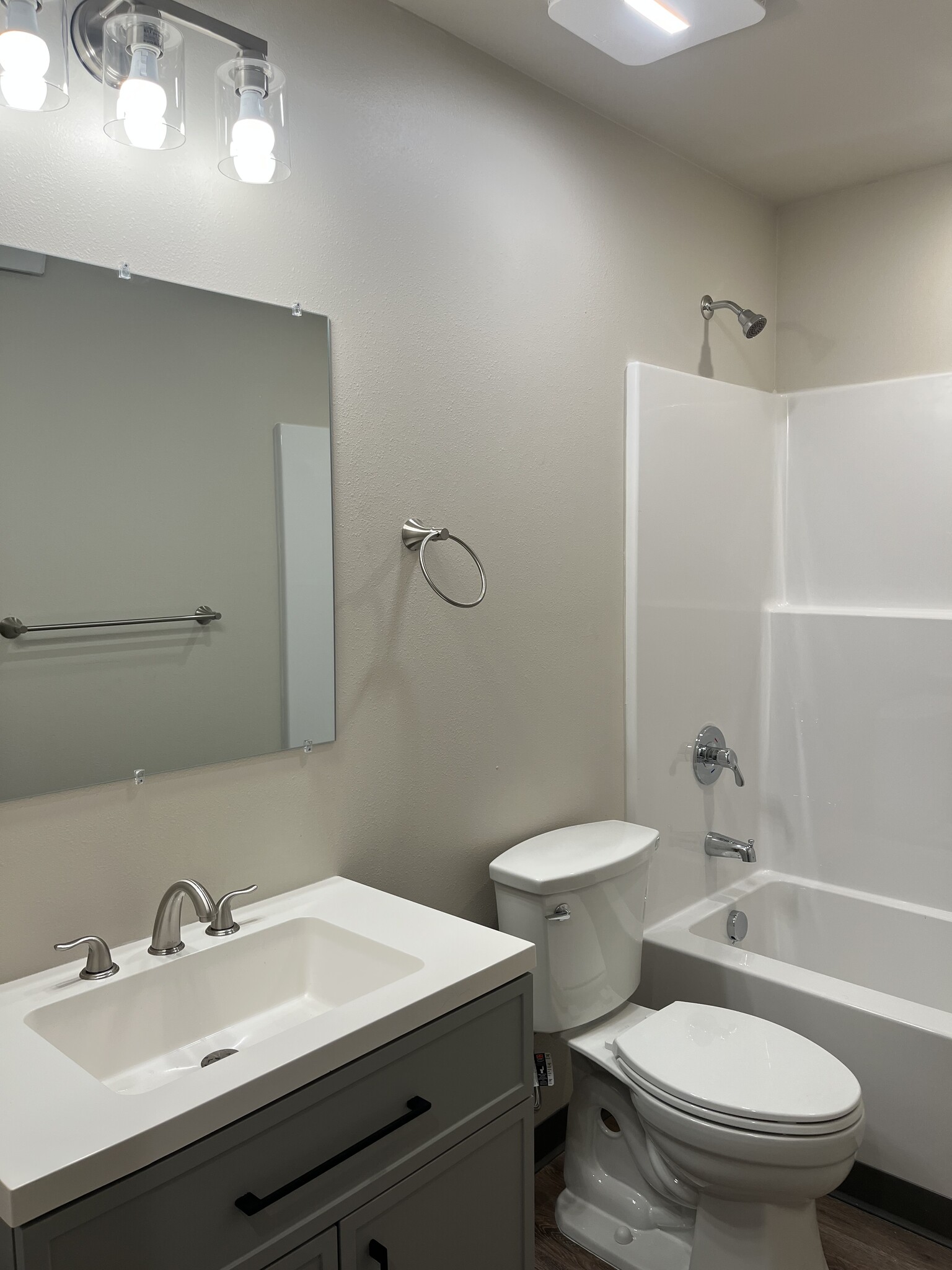 Building Photo - 608 S Jackson St