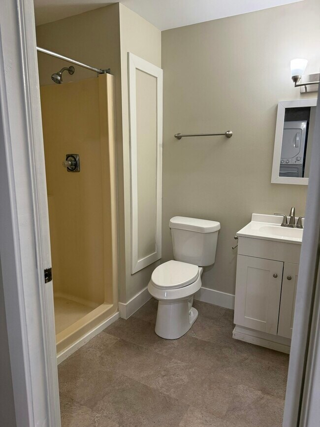 Building Photo - 210 S Eaton St