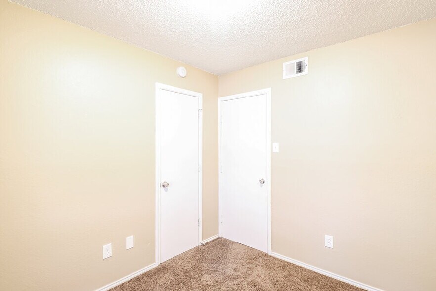 Building Photo - 2421 Homewood Trail