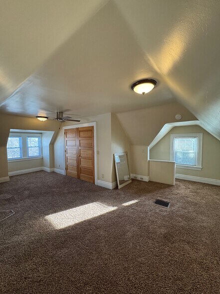 Building Photo - 442 Oneida St