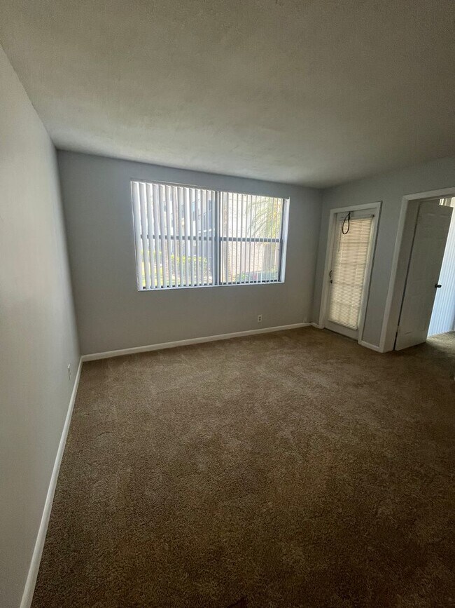 Building Photo - ONE BEDROOM ONE BATHROOM! WATERFRONT COMMUNITY!