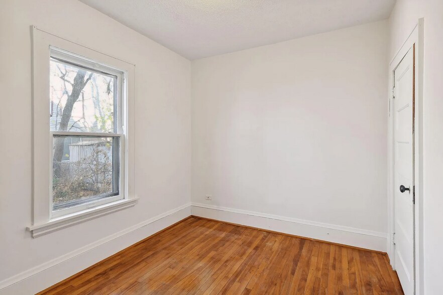 Building Photo - 104 W 27th St