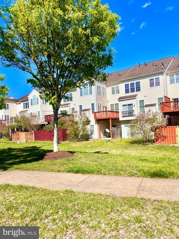 Building Photo - 25205 Larks Terrace