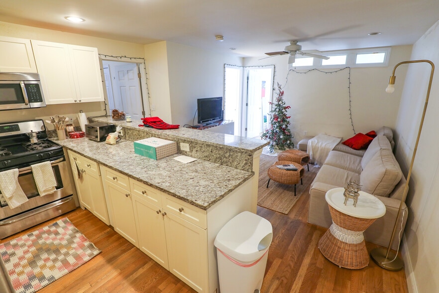 Building Photo - 33 Egmont St