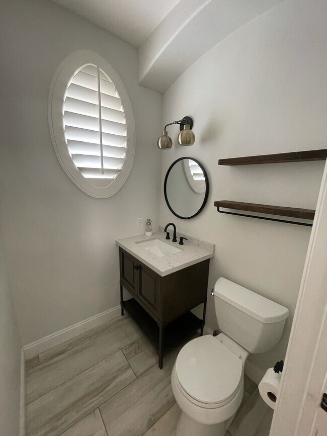 Building Photo - Beautiful Detached 4 bedroom, 2.5 Bath Tow...