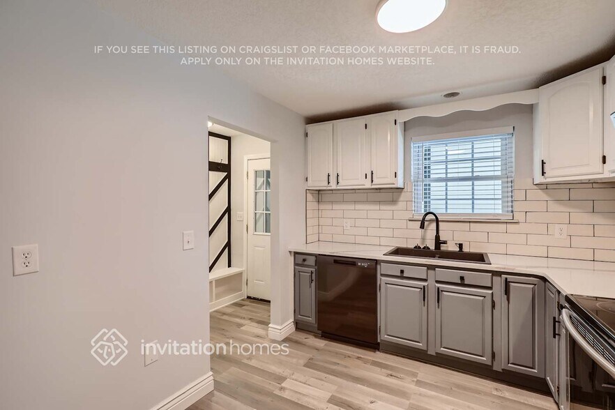 Building Photo - 7912 Argentine Dr W