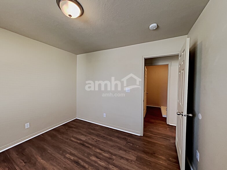Building Photo - 1805 American Way