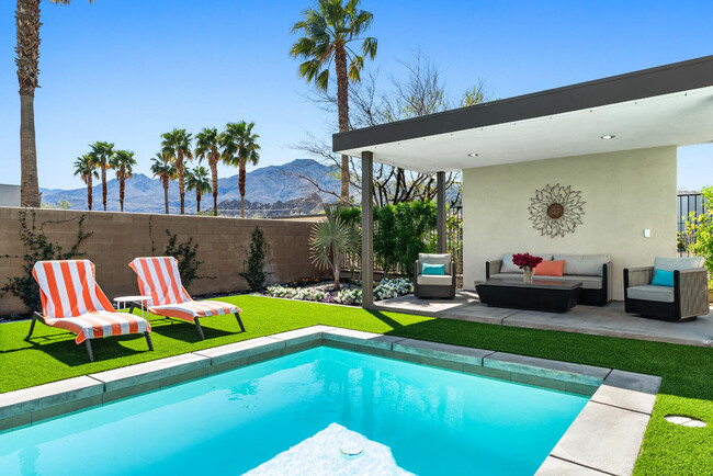 Building Photo - 57887 Salida del Sol