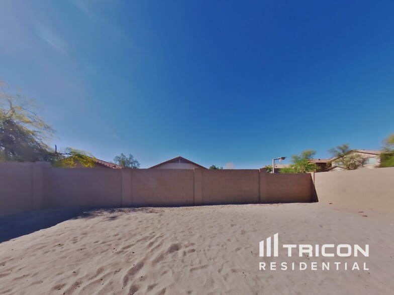 Building Photo - 40179 W Thornberry Ln
