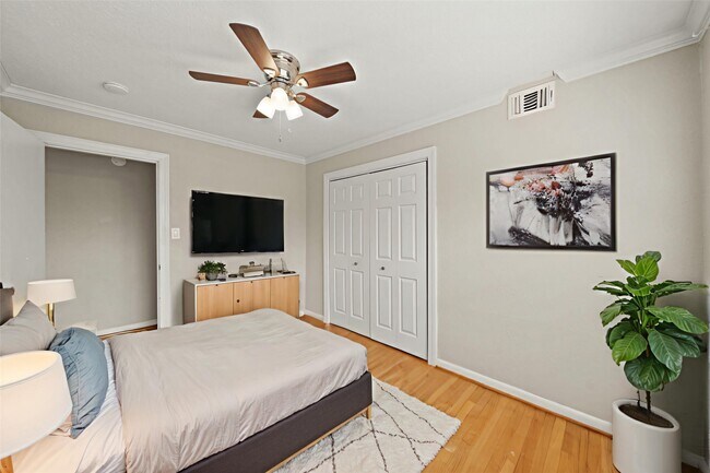 Building Photo - 10803 Doud St