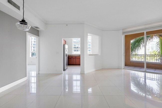 Building Photo - 3001 NE 185th St