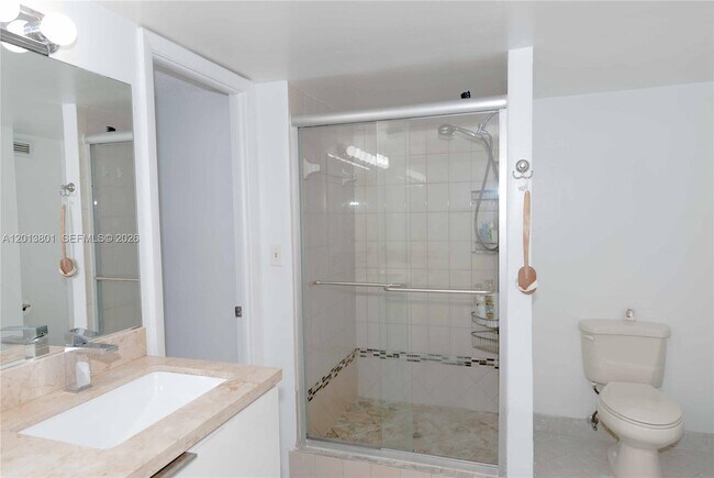 Building Photo - 210 Seaview Dr